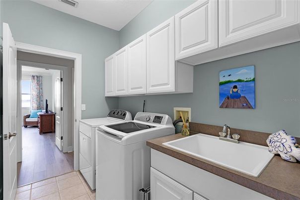 Interior, Washer, Wood Texture Flooring