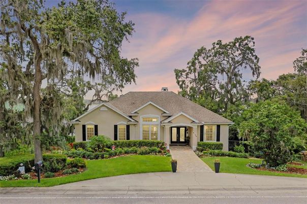 Backyard, Exterior, Facade, Ranch