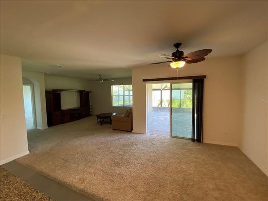 Empty room, Interior