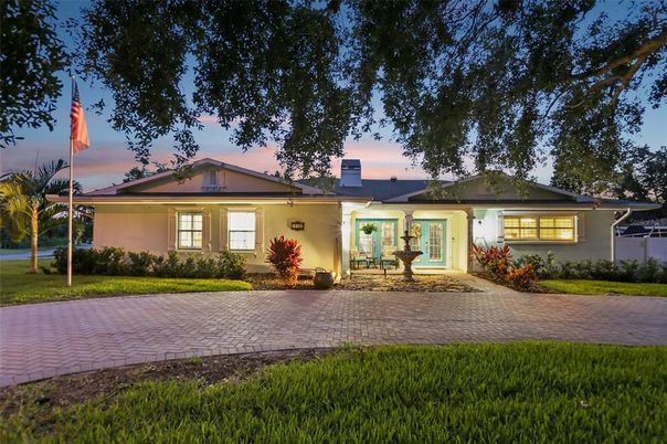 Backyard, Exterior, Facade, Ranch