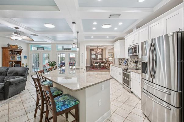 Chandelier, Dining room, Interior, Kitchen, Pendant Lights, Recessed Lighting, Stainless Steel Appliances