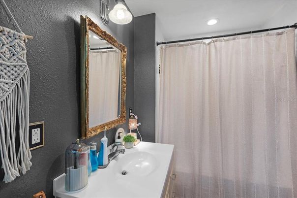 Bathroom, Interior, Recessed Lighting