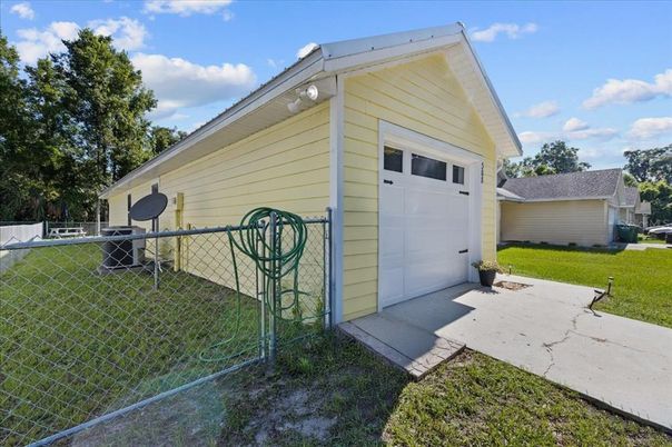Detached Garage, Exterior