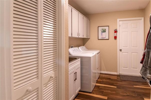 Interior, Utility Closets, Washer, Wood Texture Flooring