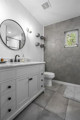 Bathroom, Interior, Recessed Lighting