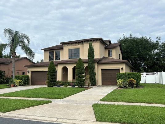 Attached, Exterior, Facade, Mediterranean