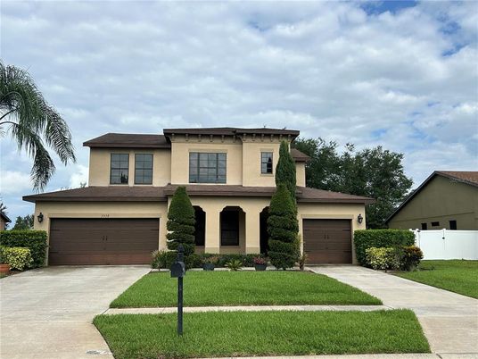 Attached, Exterior, Facade, Mediterranean