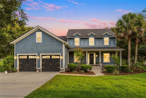 Attached, Exterior, Facade, American Craftsman