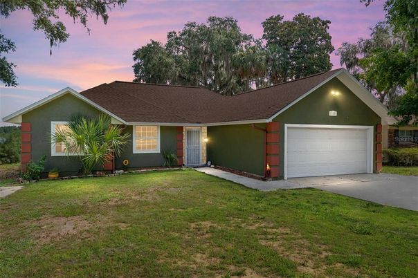 Attached, Exterior, Facade, Ranch
