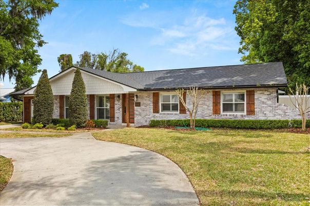 Exterior, Facade, Brick Facade, Ranch