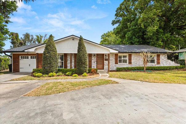 Attached, Exterior, Facade, Brick Facade, Ranch
