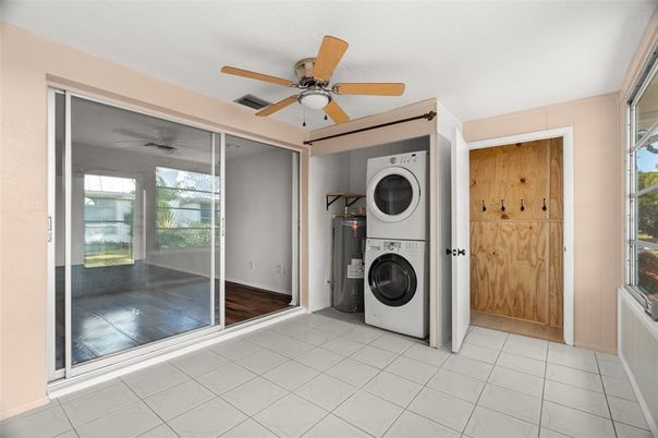Interior, Utility Closets, Washer, Wood Texture Flooring