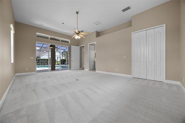 Empty room, Interior