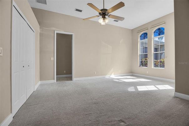 Empty room, Interior