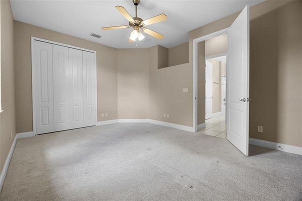 Empty room, Interior
