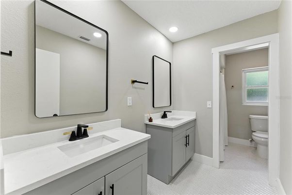 Bathroom, Dual Sink Vanities, Interior, Recessed Lighting