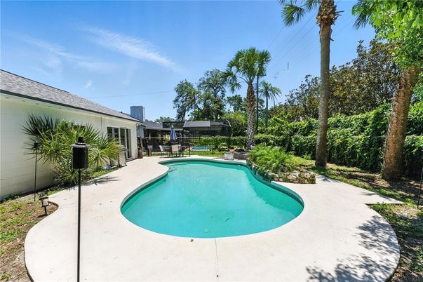 Exterior, Pool