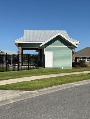 Exterior, Facade, Ranch