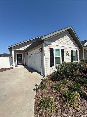 Attached, Exterior, Facade, American Craftsman