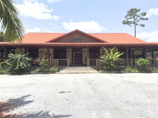 Exterior, Facade, Ranch