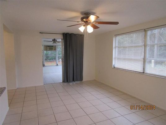 Empty room, Interior