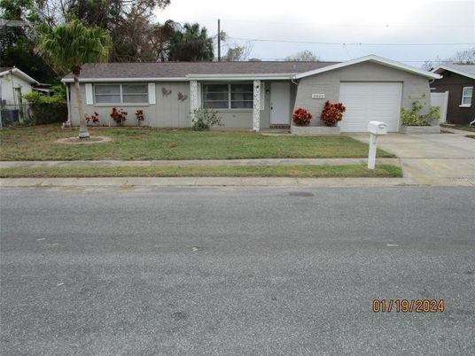 Attached, Exterior, Facade, Ranch