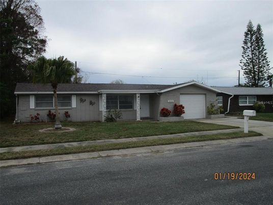 Attached, Exterior, Facade, Ranch