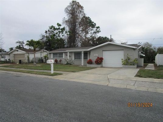 Attached, Exterior, Facade, Ranch