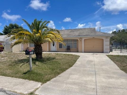 Attached, Exterior, Facade, Ranch