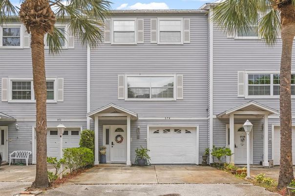 Attached, Exterior, Facade, Rowhouse