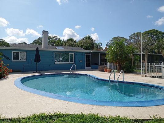 Exterior, Pool
