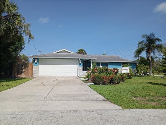Attached, Exterior, Facade, Ranch