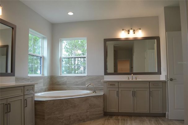 Bathroom, Dual Sink Vanities, Interior, Recessed Lighting