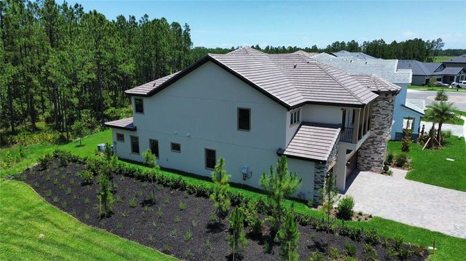 Exterior, Drone