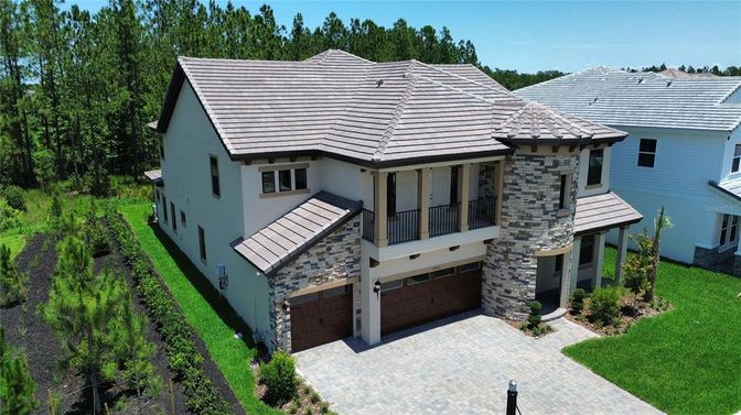 Attached, Exterior, Facade, Mediterranean