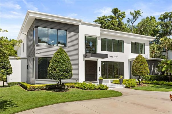 Exterior, Facade, Modern