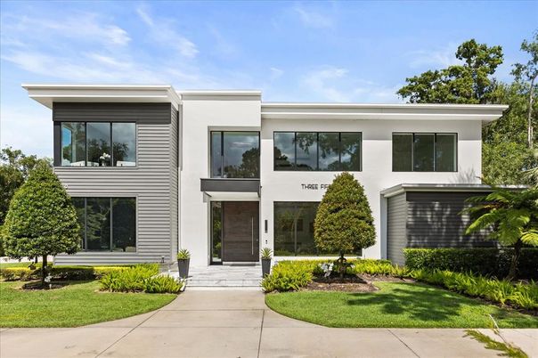 Exterior, Facade, Modern
