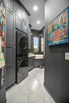 Bathroom, Interior, Marble, Recessed Lighting, Washer