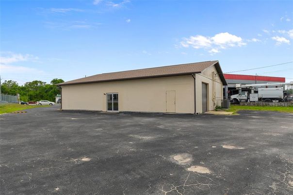 Detached Garage, Exterior