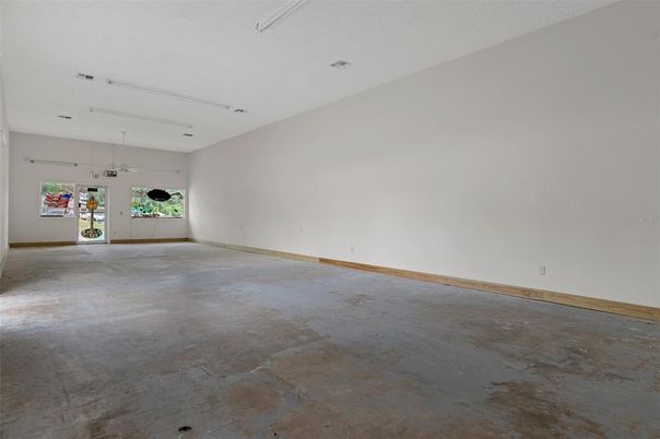 Empty room, Interior, Pendant Lights
