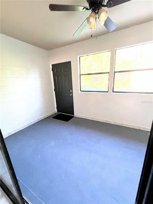 Empty room, Interior