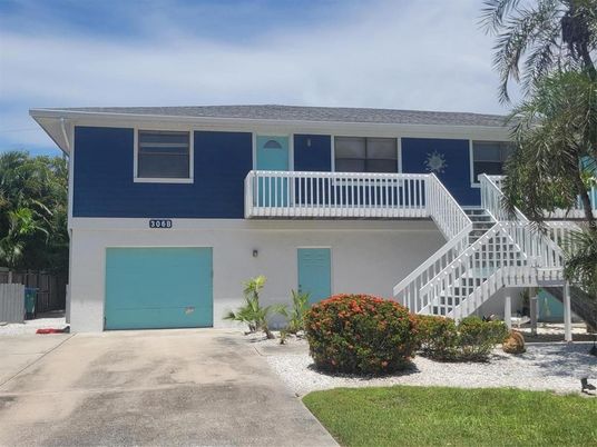 Attached, Exterior, Facade, Modern