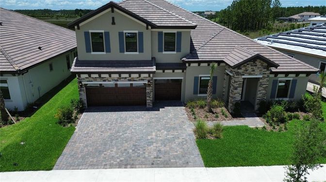 Attached, Exterior, Facade, Mediterranean