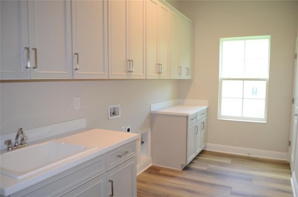 Interior, Washer, Wood Texture Flooring