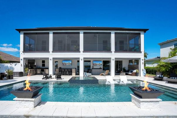 Exterior, Pool