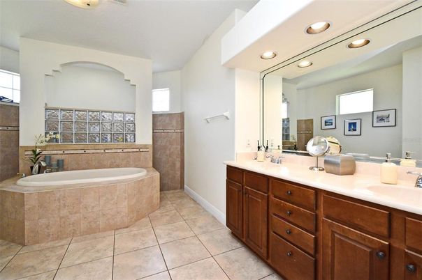 Bathroom, Dual Sink Vanities, Interior, Recessed Lighting