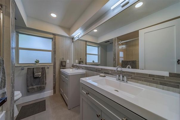 Bathroom, Dual Sink Vanities, Interior, Recessed Lighting