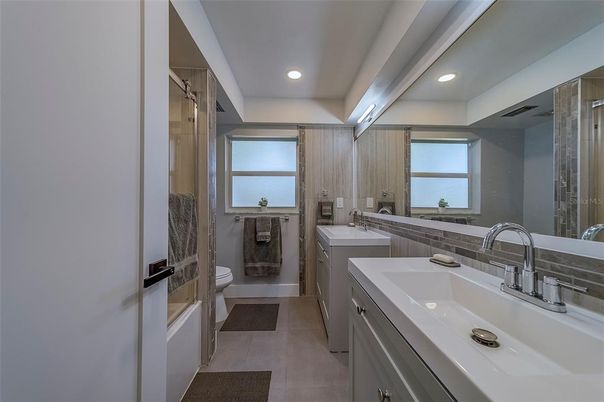Bathroom, Dual Sink Vanities, Interior, Recessed Lighting