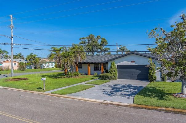Attached, Exterior, Facade, Ranch