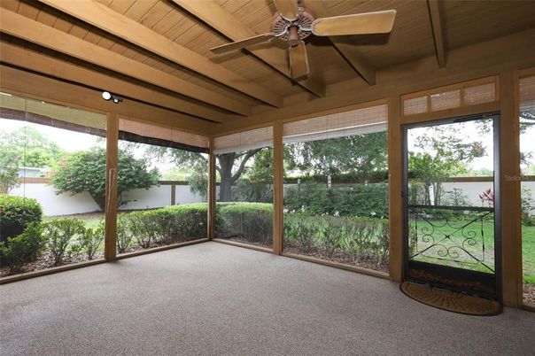 Empty room, Interior, Sun Room, Wooden Beams, Wooden Ceilings